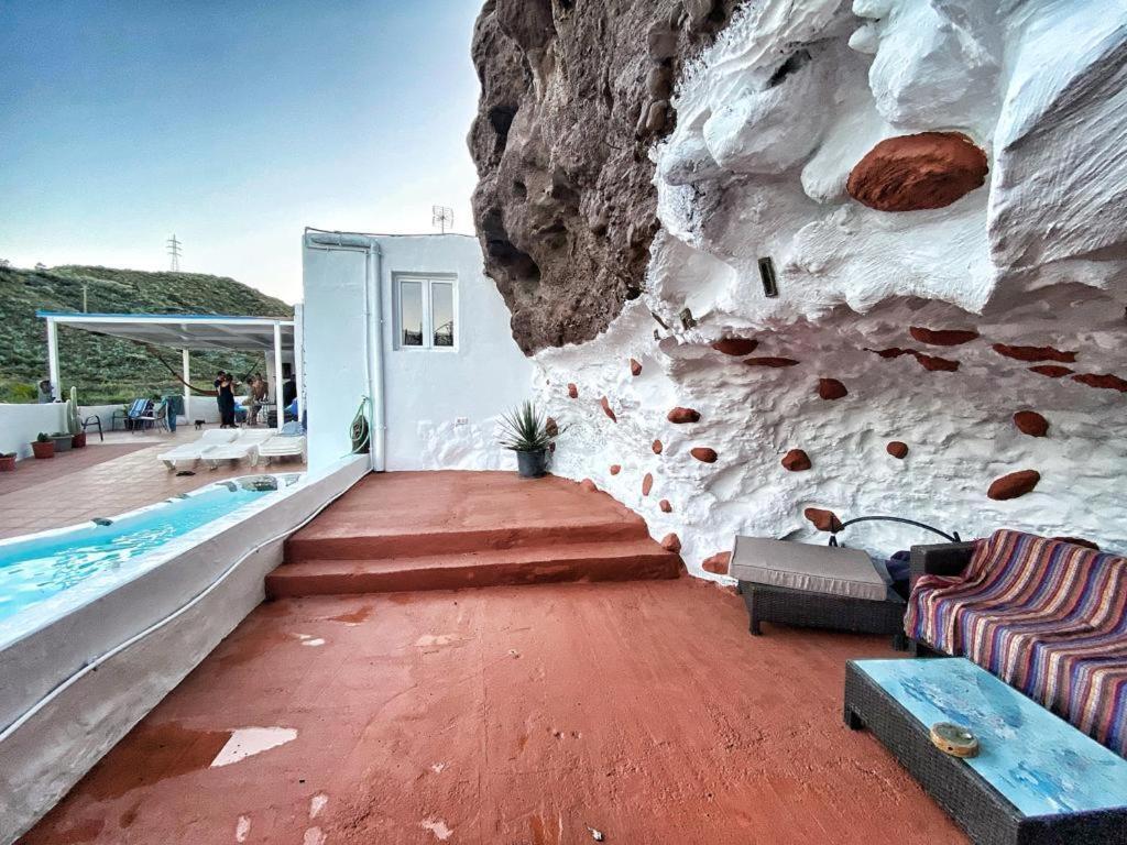 Casa-cueva En La Naturaleza, *